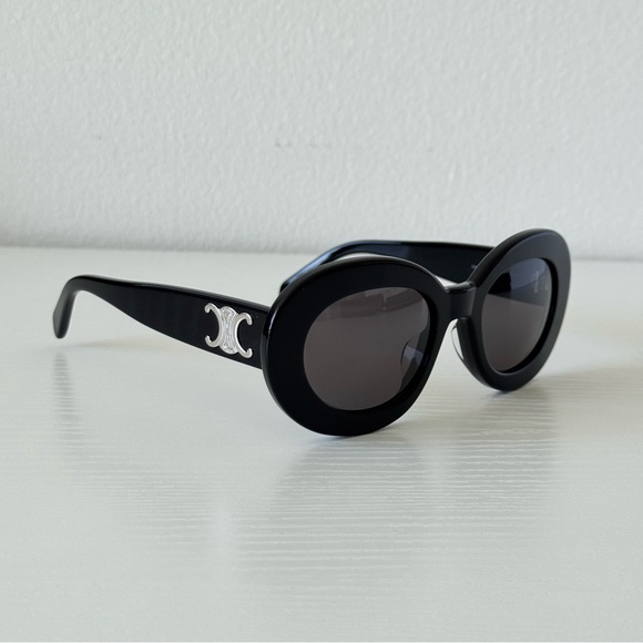 New! Celine Triomphe Black Sunglasses CL40312U 01A, Authentic - Picture 1 of 10